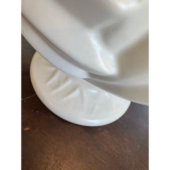 McCoy Pottery White Shell Planter Pair Vintage Ceramic Pedestal Bowls Set - Picture 12 of 16